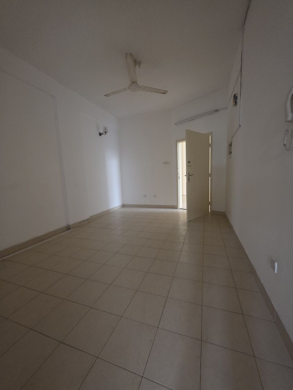 Manama, Apartments, Flats, Houses & Villas, BHD 175/month,  2 BR,  @2BATHROOM Hall Kitchen Without Electricity Balcony