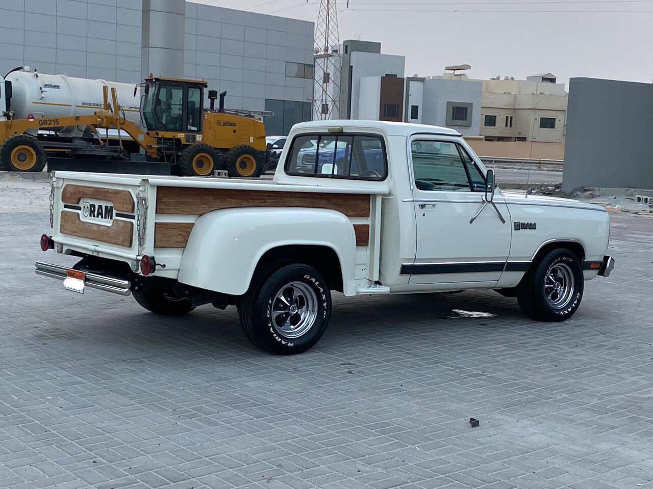 Manama, Vehicles, Cars & Trucks , BHD 5900,  Dodge Ram,  1985,  Automatic,  77200 KM,    (White/Beige)