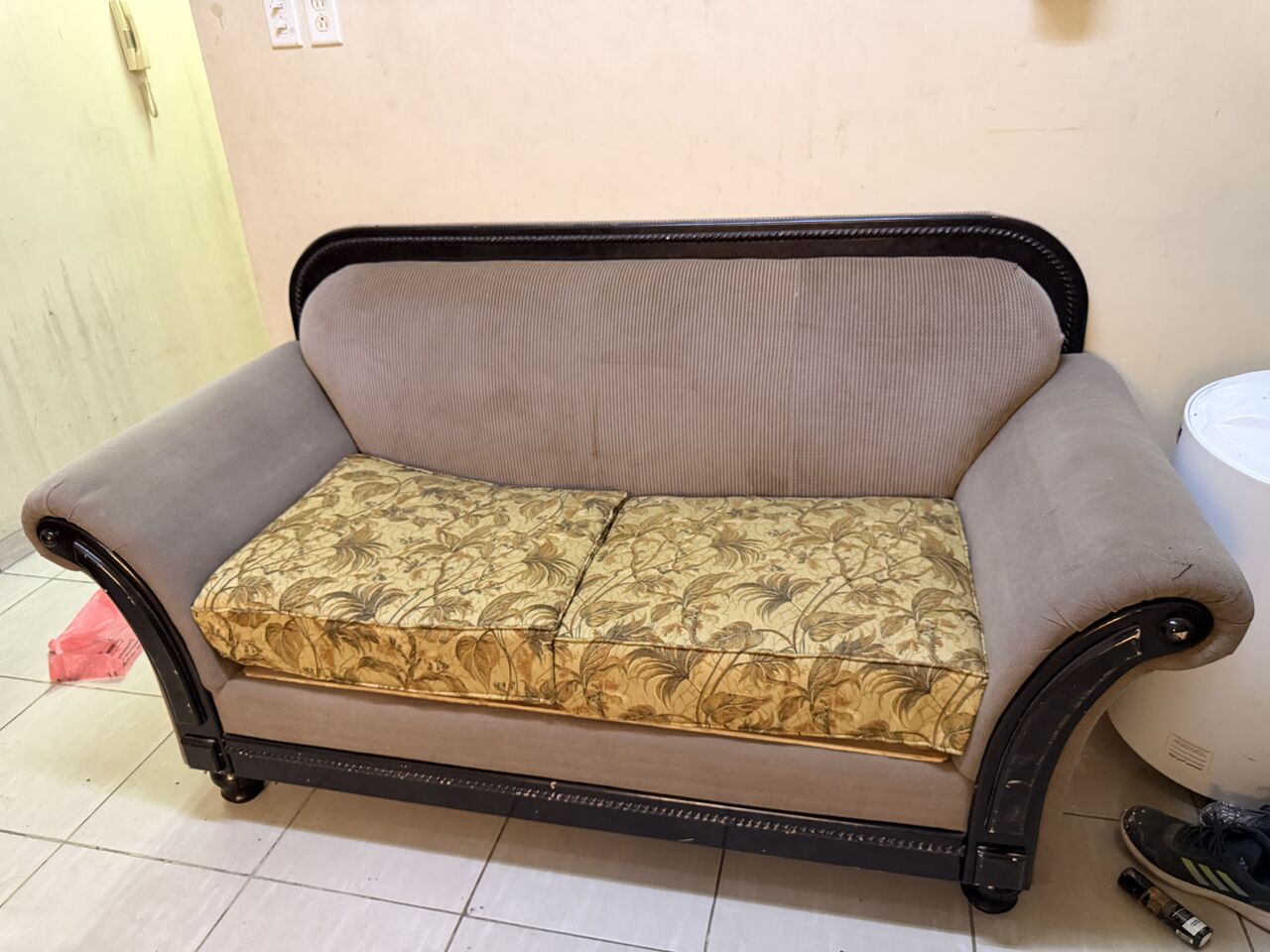 Al Khobar Al Shamalia, Furniture, SAR 250,  Comfortable Wooden Sofa - URGENT SALE