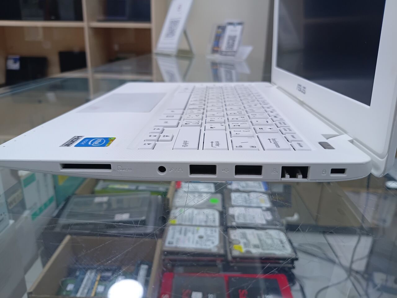 Manama, Computers, BHD 33,  Asus 10.1-inch Compact Laptop (Intel Celeron / 4GB RAM / 500GB) &ndash; BD 33