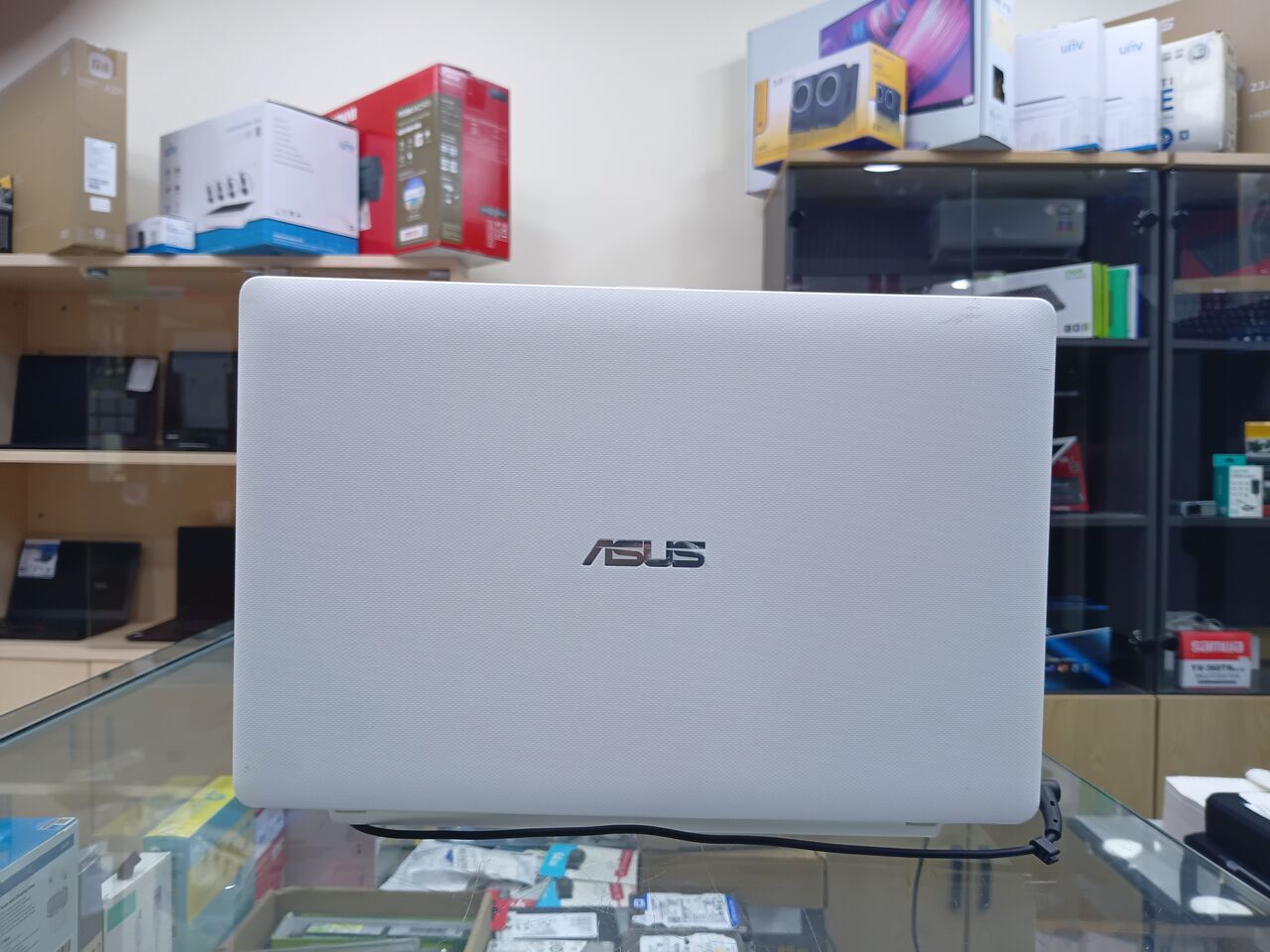 Manama, Computers, BHD 33,  Asus 10.1-inch Compact Laptop (Intel Celeron / 4GB RAM / 500GB) &ndash; BD 33