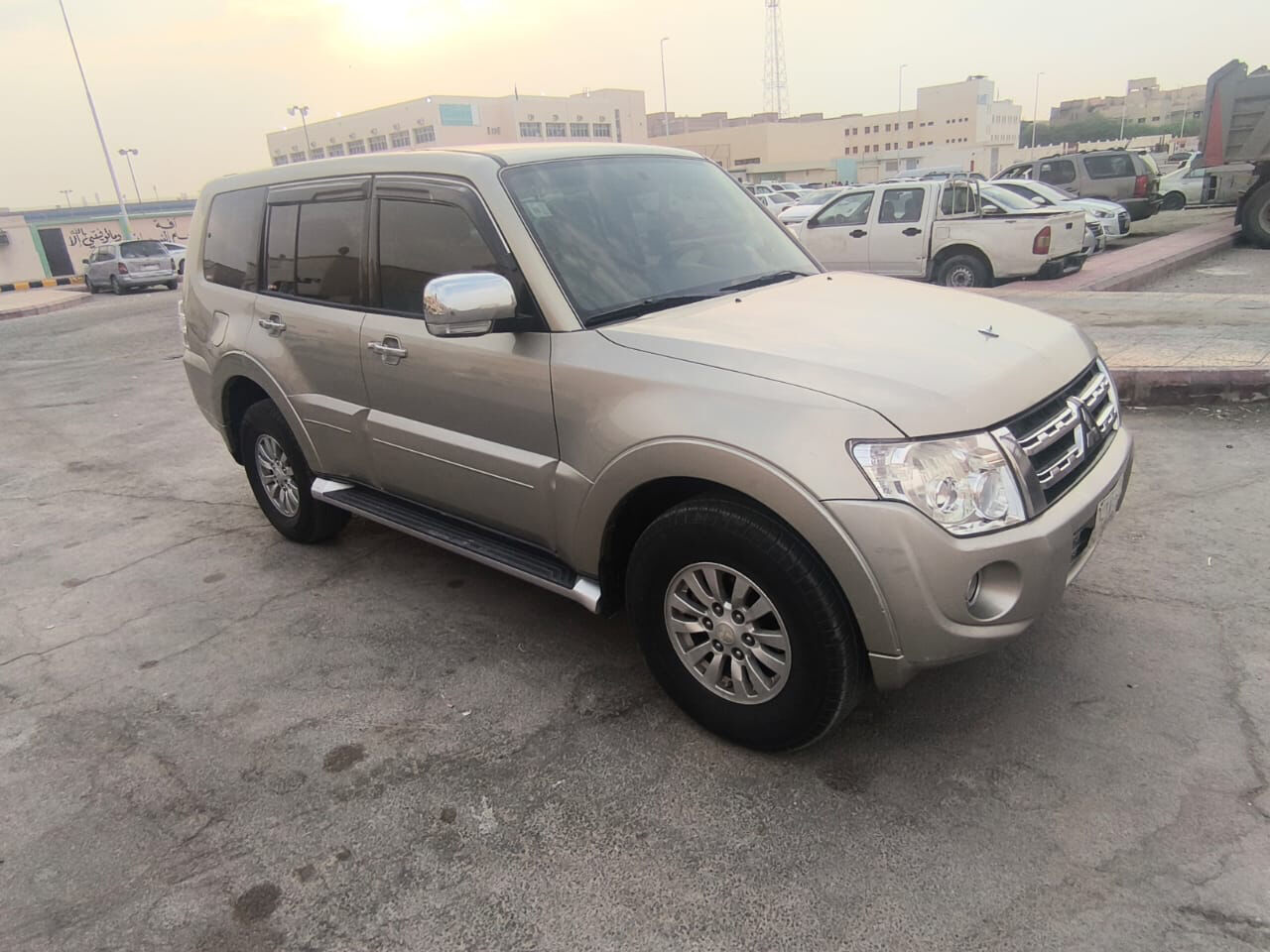 Riyadh, Vehicles, Cars & Trucks , SAR 28000,  Mitsubishi Pajero,  2012,  Automatic,  290000 KM,   For Sale