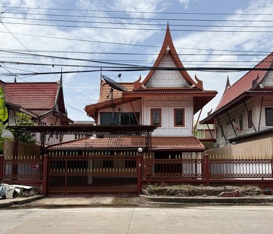 Bangkok, Villas, THB 20000,  59 Sq. Feet,  Thai Benjarong House For Rent, 3 Bedrooms, 2 Bathrooms, Near The Purple Line. Khlong Bang