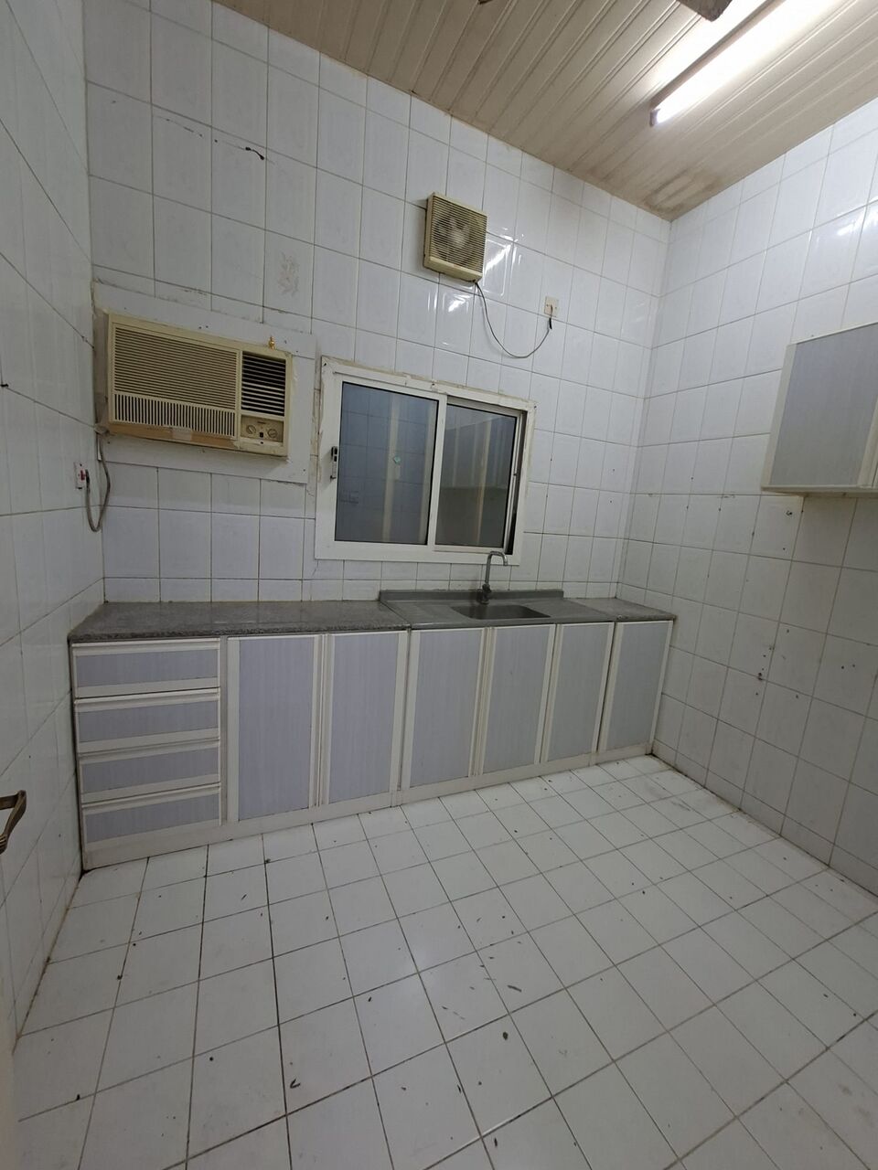 Hoora, Apartments, Flats, Houses & Villas, BHD 160/year,  1 BR,  Apartment For Rent In Hoora Semi Furnished 1bhk
