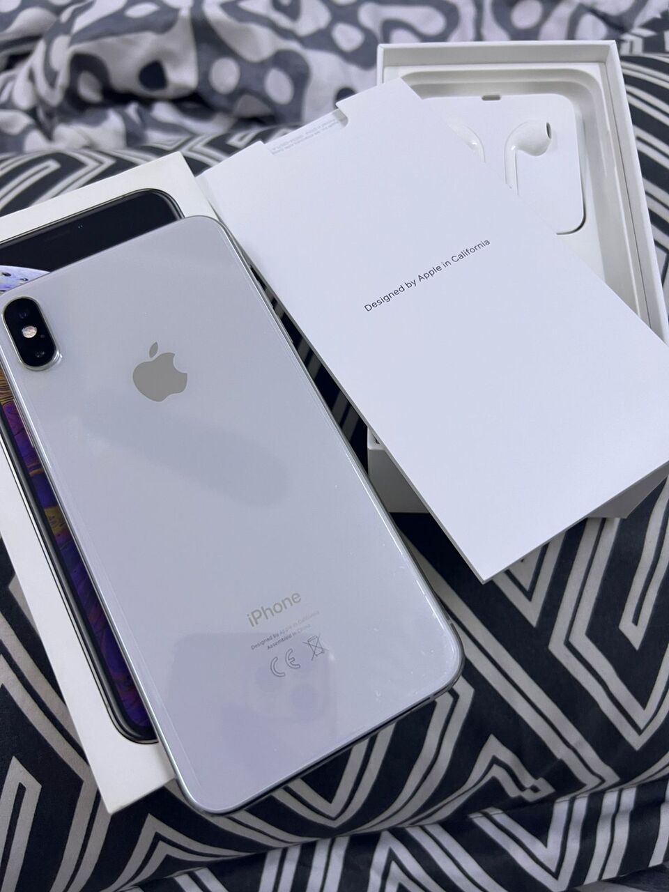 Riyadh, Mobile Phones, IPhone XS MAX 512 GB 100% Original Condition NEAT AND CLEAN  New Unbox From Jareer A