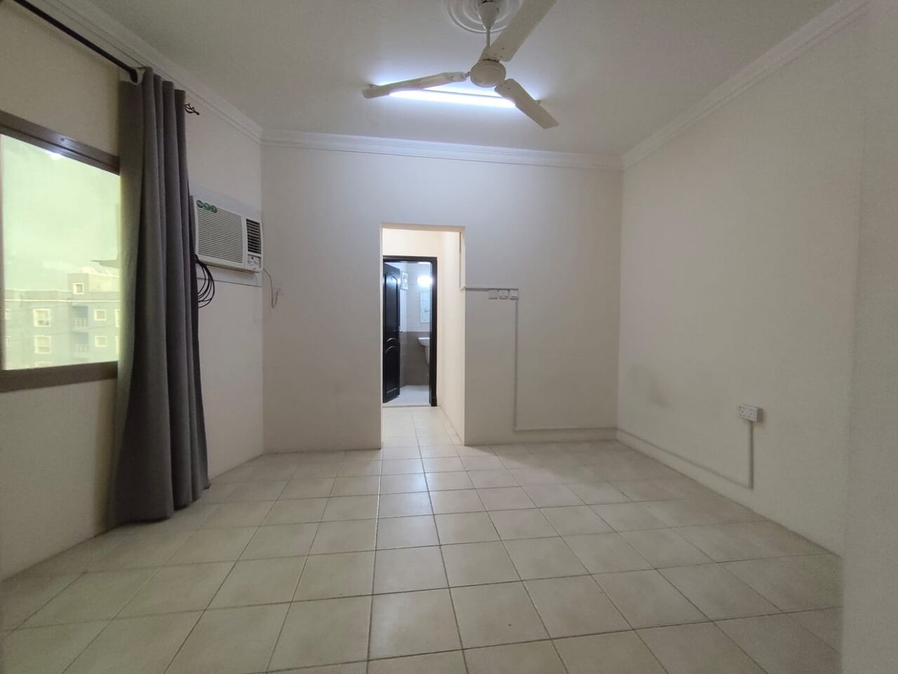 Manama, Apartments, Flats, Houses & Villas, BHD 160/year,  1 BR,  Um Al Hassam:- Studio Flat On Rent With Unlimited Ewa..