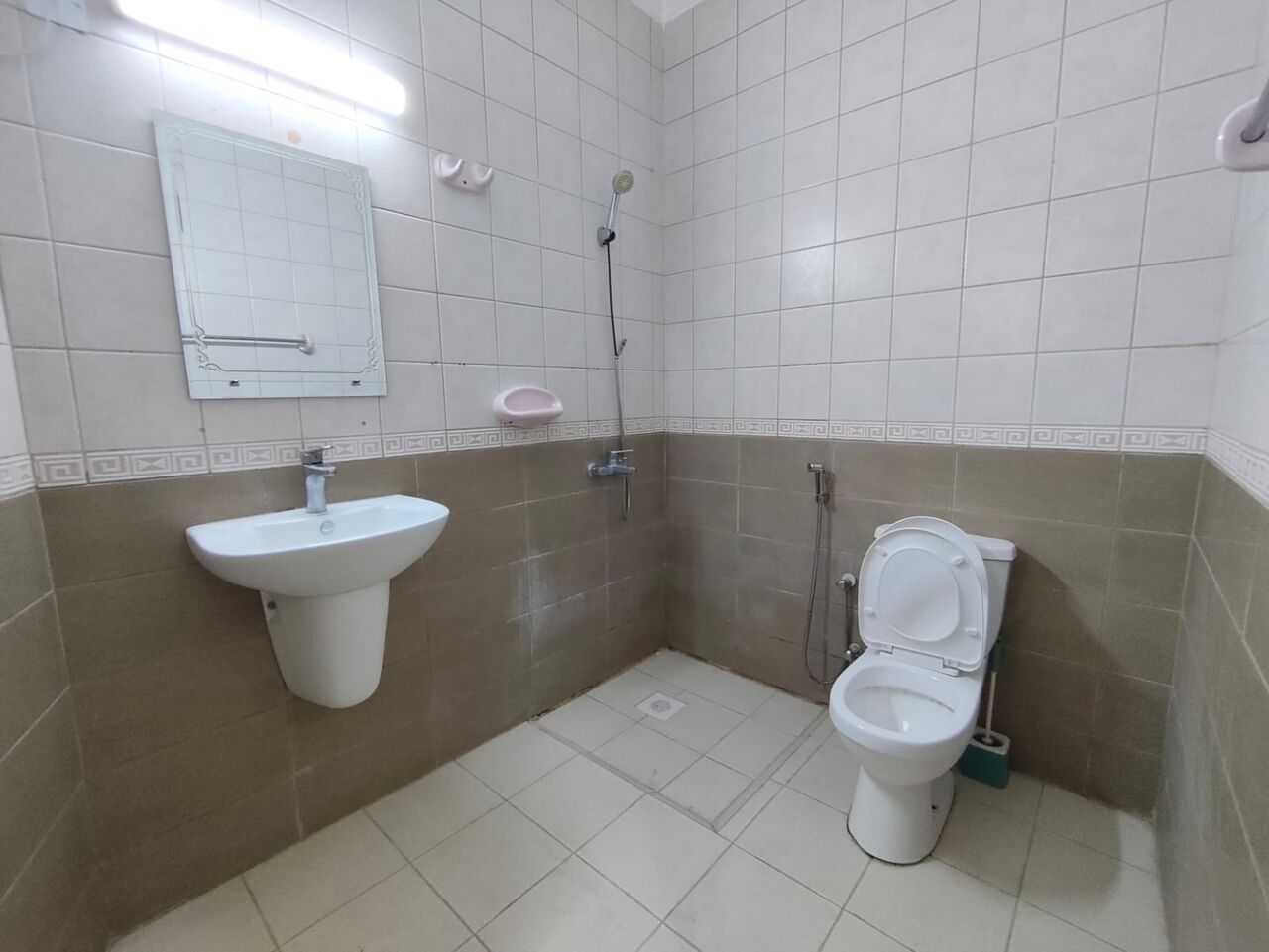 Manama, Apartments, Flats, Houses & Villas, BHD 160/year,  1 BR,  Um Al Hassam:- Studio Flat On Rent With Unlimited Ewa..
