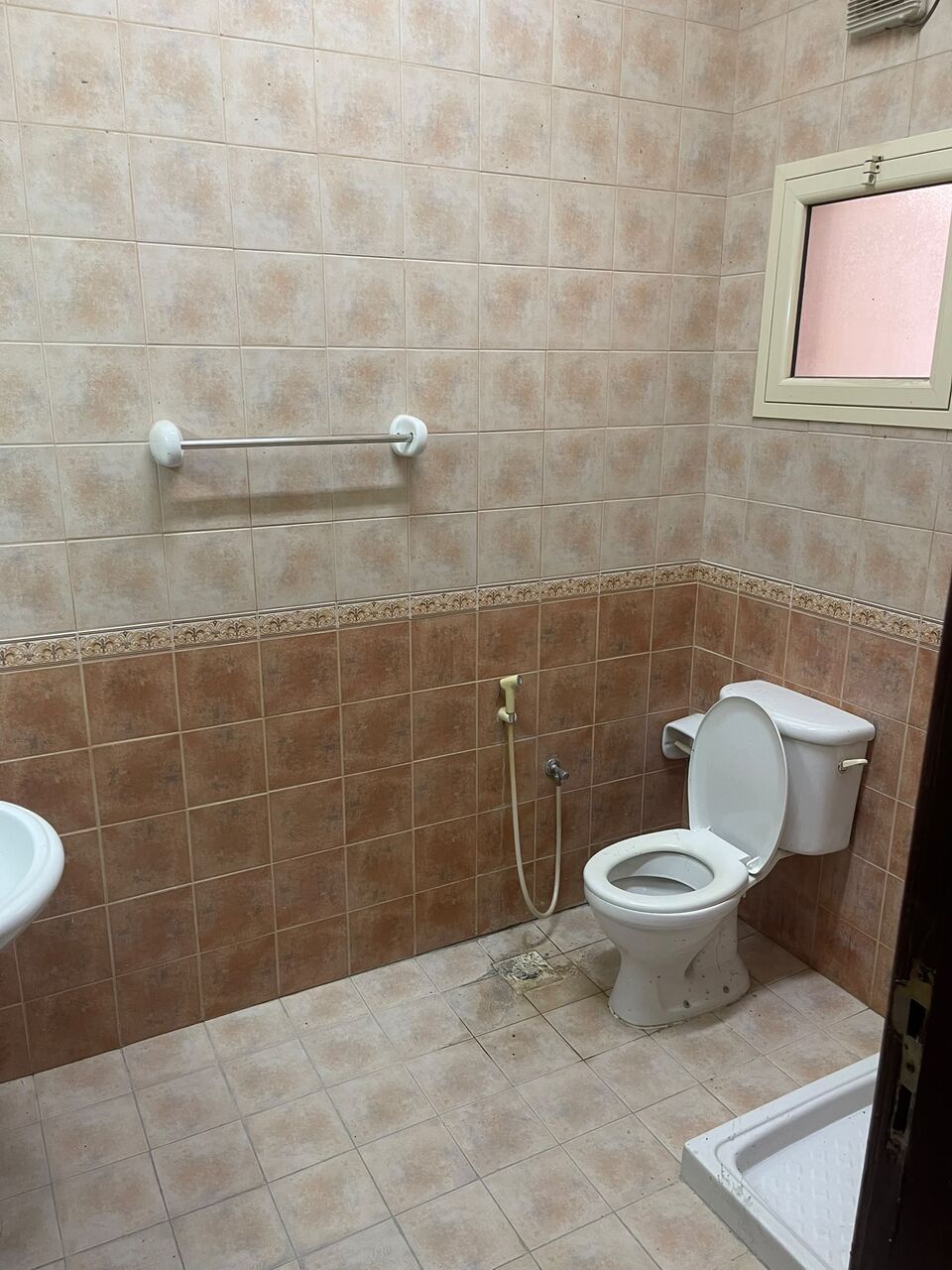 Manama, Household Items, BHD 130,  A Clean, Spacious Room Set In A Peaceful Neighborhood.