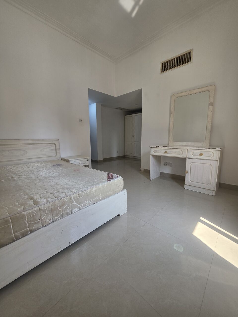 Juffair, Apartments, Flats, Houses & Villas, BHD 250/month,  2 BR,  #2BATHROOM Hall Kitchen With Electricity Car Parking  Balcony
