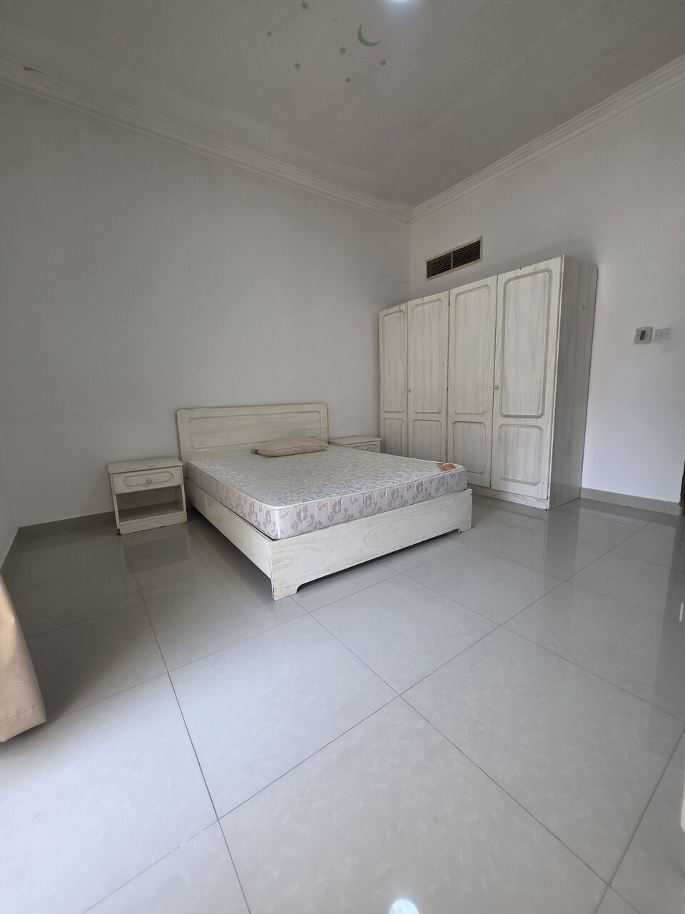 Juffair, Apartments, Flats, Houses & Villas, BHD 230/month,  1 BR,  £1BATHROOM Hall Kitchen With Electricity Car Parking  Balcony