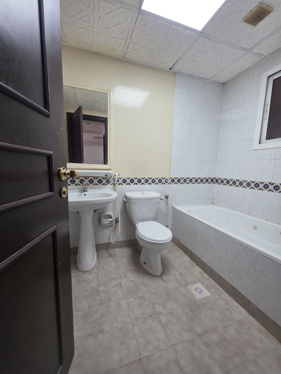 Juffair, Apartments, Flats, Houses & Villas, BHD 230/month,  1 BR,  £1BATHROOM Hall Kitchen With Electricity Car Parking  Balcony