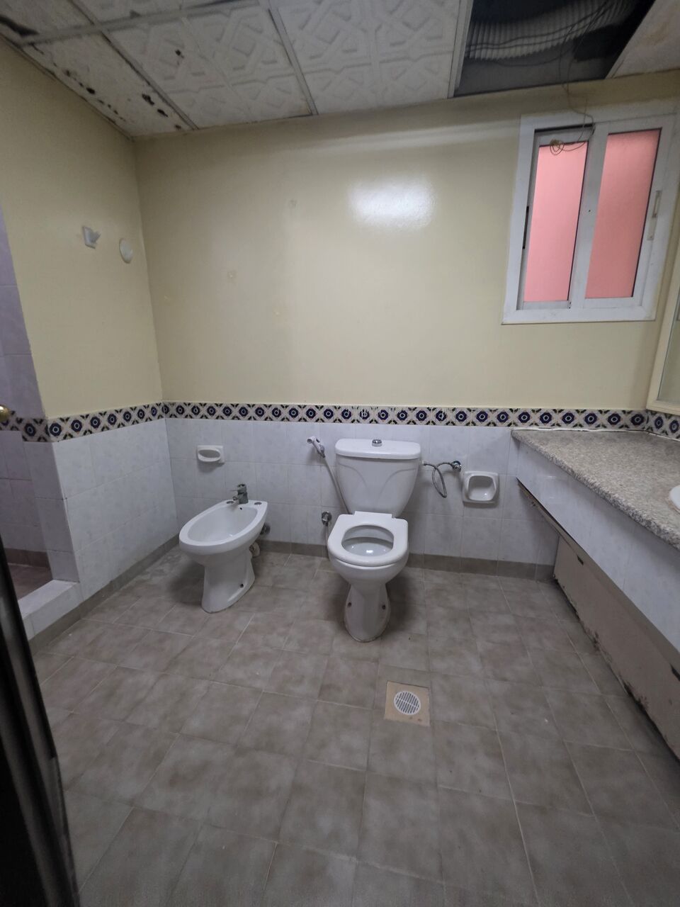 Juffair, Apartments, Flats, Houses & Villas, BHD 300/month,  3 BR,  ;ATHROOM Hall Kitchen With Electricity Car Parking  Balcony