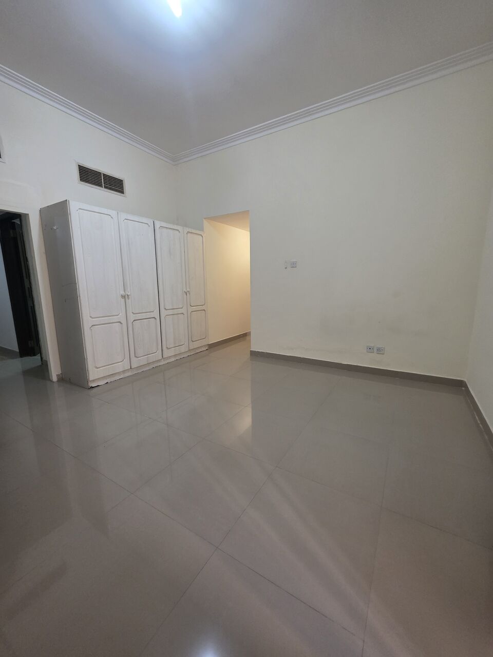 Juffair, Apartments, Flats, Houses & Villas, BHD 300/month,  3 BR,  ;ATHROOM Hall Kitchen With Electricity Car Parking  Balcony