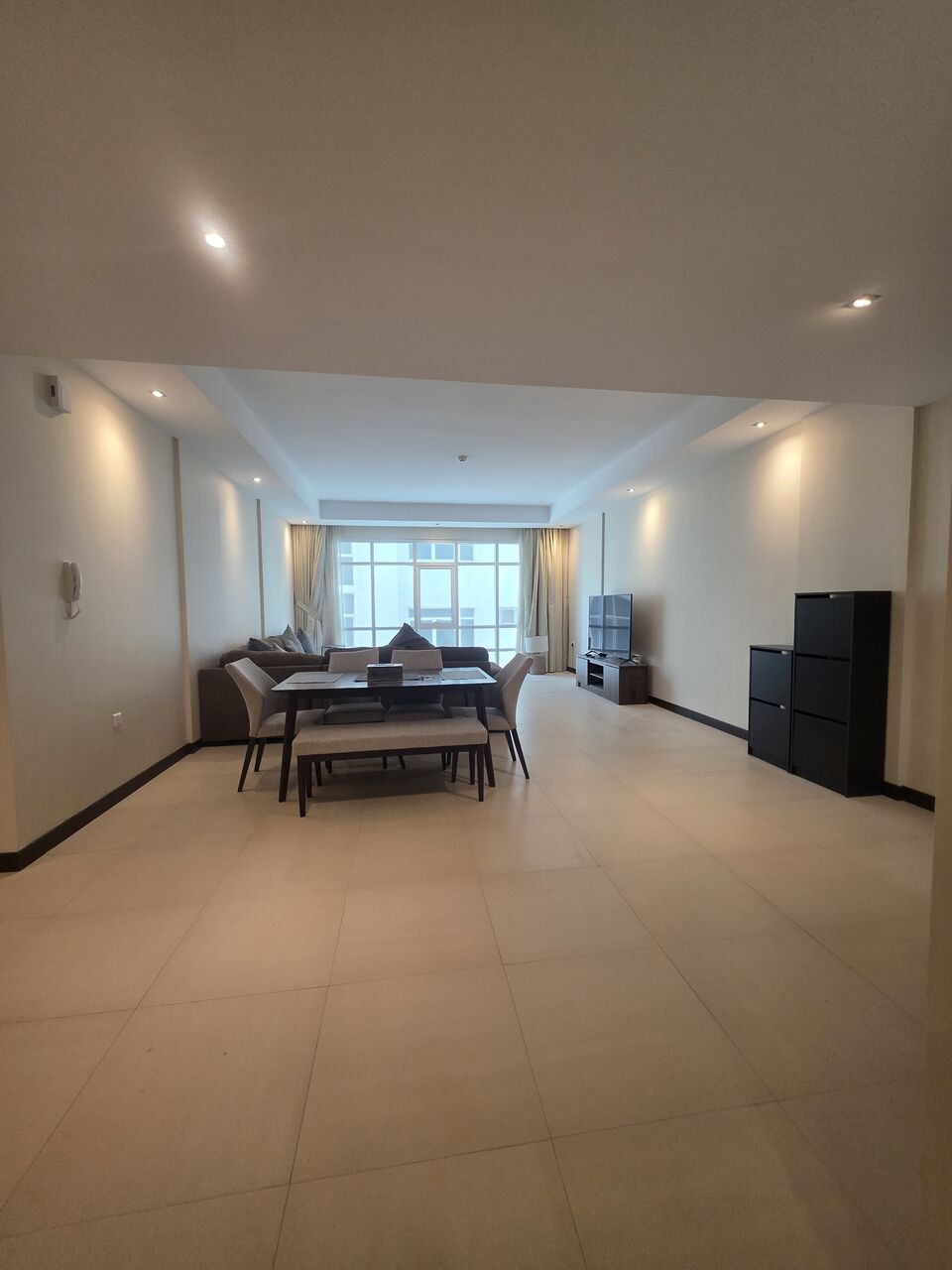 Juffair, Apartments, Flats, Houses & Villas, BHD 400/month,  2 BR,  £2BATHROOM Hall Kitchen With Electricity Fully Furnished Car Parking