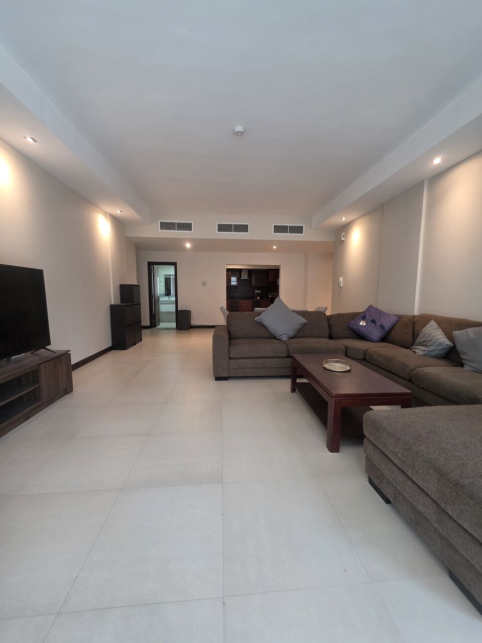 Juffair, Apartments, Flats, Houses & Villas, BHD 400/month,  2 BR,  &2BATHROOM Hall Kitchen With Electricity Fully Furnished Car Parking