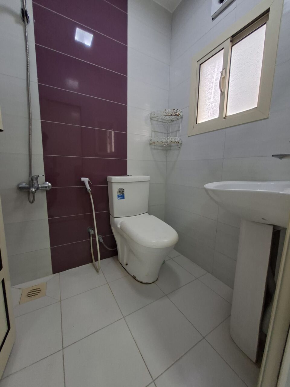 Manama, Apartments, Flats, Houses & Villas, BHD 140/month,  Semi Furnished Studio Flat For Rent In Manama ( All Inclusive Ewa)