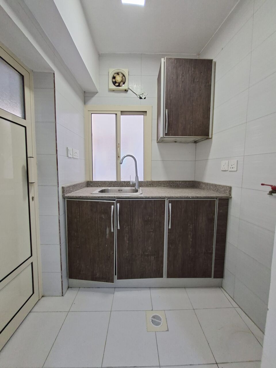 Manama, Apartments, Flats, Houses & Villas, BHD 140/month,  Semi Furnished Studio Flat For Rent In Manama ( All Inclusive Ewa)