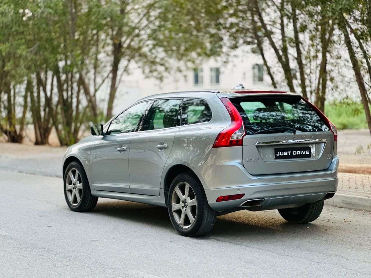 Segaya, Vehicles, Cars & Trucks , BHD 2550,  Volvo XC60,  2015,  Automatic,  165000 KM,   T6  MODEL WELL MAINTAINED SUV CALL OR WHATSAPP ON 35400768 ,33665080