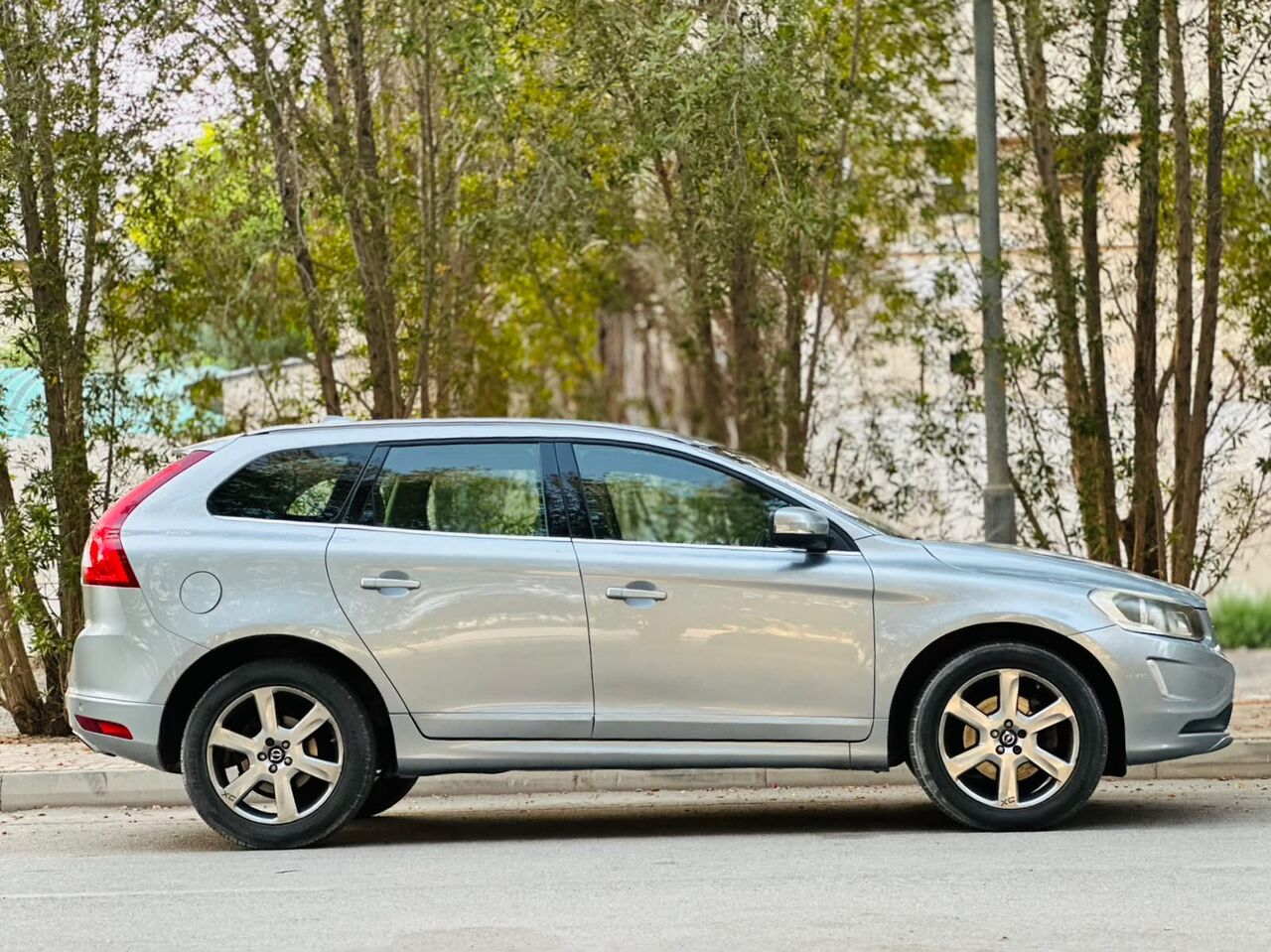 Segaya, Vehicles, Cars & Trucks , BHD 2550,  Volvo XC60,  2015,  Automatic,  165000 KM,   T6  MODEL WELL MAINTAINED SUV CALL OR WHATSAPP ON 35400768 ,33665080