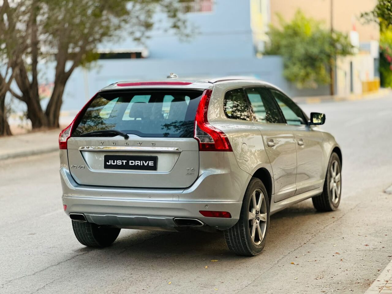 Segaya, Vehicles, Cars & Trucks , BHD 2550,  Volvo XC60,  2015,  Automatic,  165000 KM,   T6  MODEL WELL MAINTAINED SUV CALL OR WHATSAPP ON 35400768 ,33665080