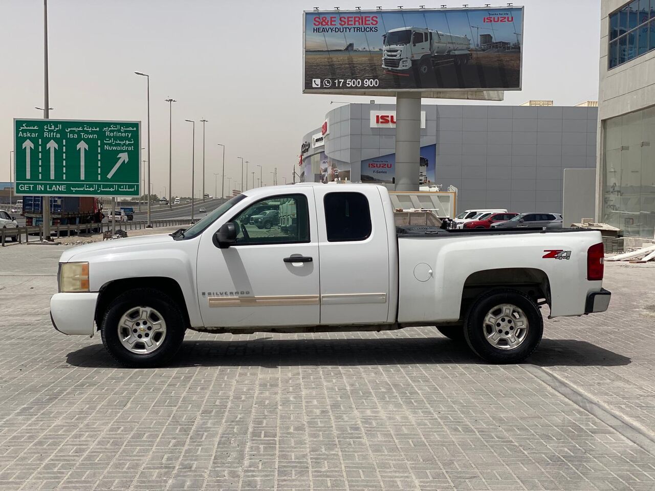 Manama, Vehicles, Cars & Trucks , BHD 1750,  Chevrolet Silverado LT,  2009,  Automatic,  200000 KM,    (White)