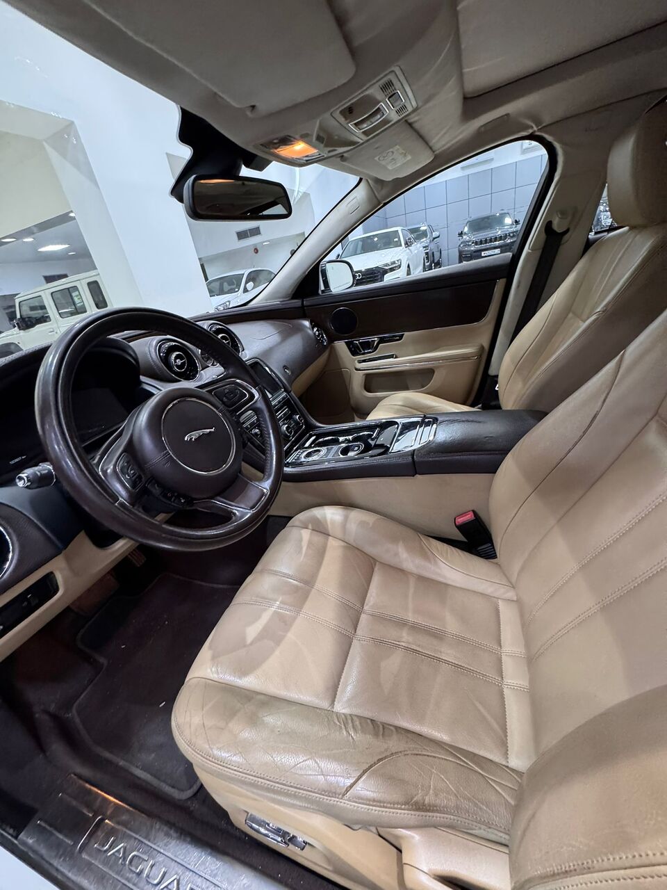 Manama, Vehicles, Cars & Trucks , BHD 3300,  Jaguar XJ,  2014,  Automatic,  123950 KM,    (White)