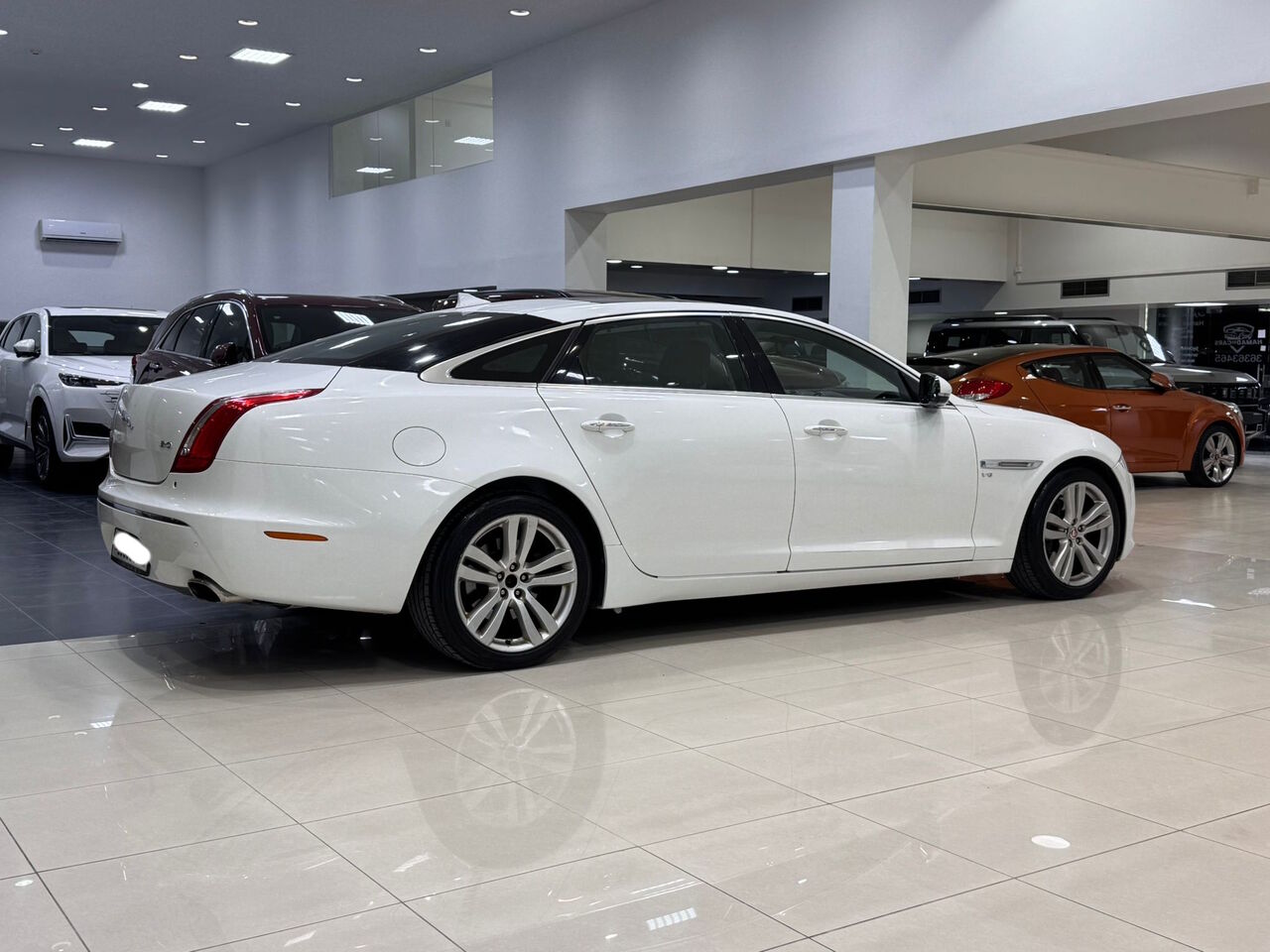 Manama, Vehicles, Cars & Trucks , BHD 3300,  Jaguar XJ,  2014,  Automatic,  123950 KM,    (White)