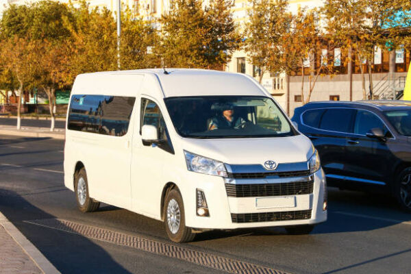 Melbourne, Travel, Maxi Taxi Hampton Park &ndash; Reliable Maxi Cabs For Group Travel