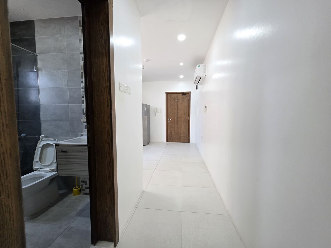 Manama, Apartments, Flats, Houses & Villas, BHD 210/month,  1 BR,  Spacious Semi Furnished Studio Apartment For Rent With Unlimited Ewa.