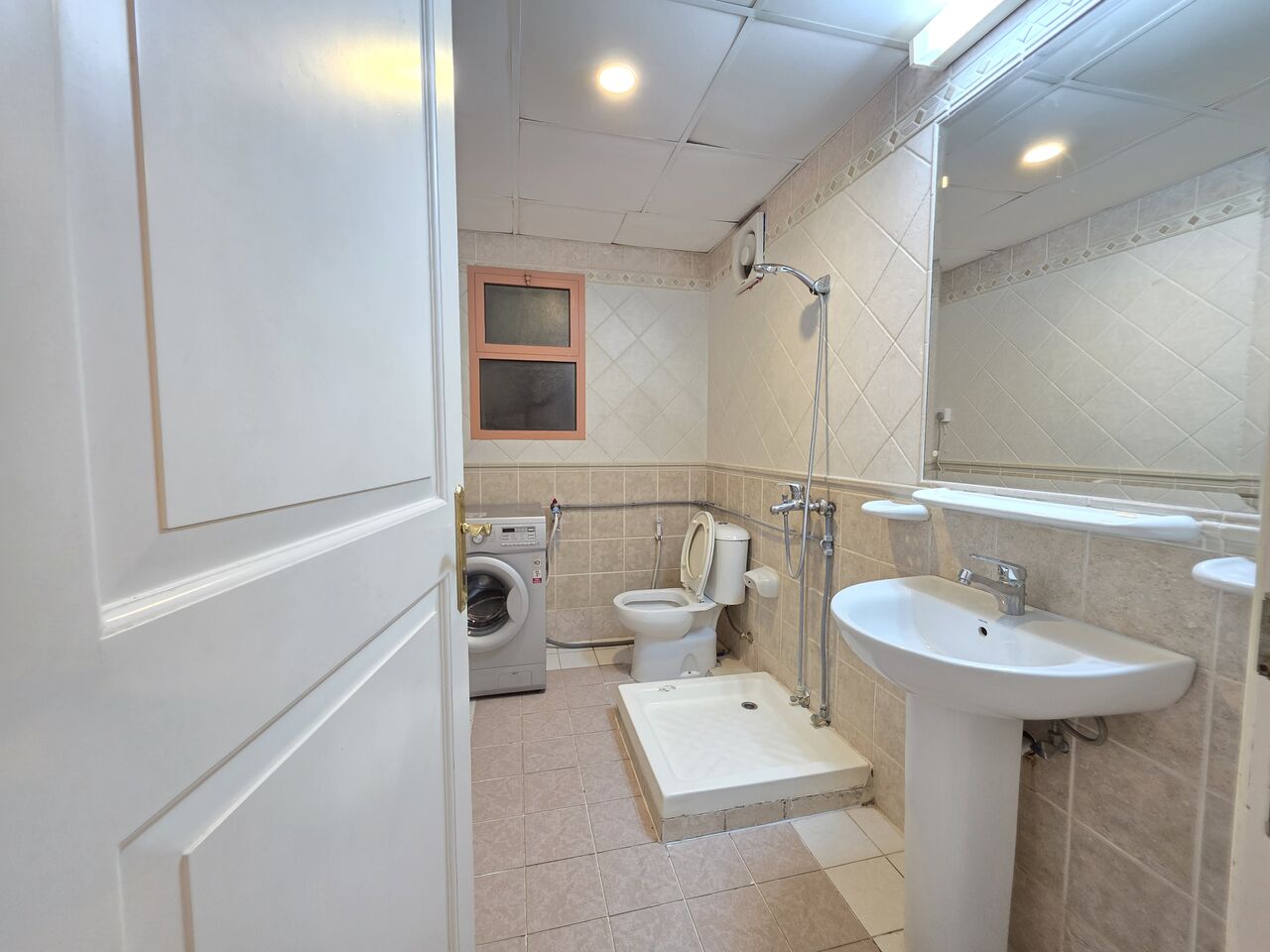 Hoora, Apartments, Flats, Houses & Villas, BHD 210/month,  Furnished,  Studio,  Spacious Fully Furnished Studio Apartment For Rent With Ewa.
