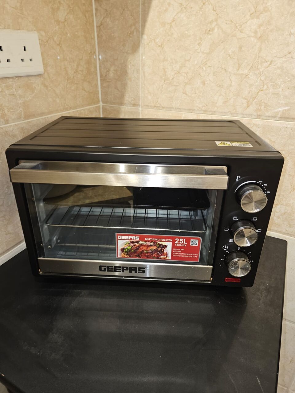 Jeddah, Household Items, SAR 800,  FOR SALE &ndash; ClassPro 32" 4K TV + Wall Bracket & Geepas Oven | Excellent Condition