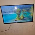 SAR 550,  FOR SALE &ndash; ClassPro 32" 4K Smart TV + Wall Bracket