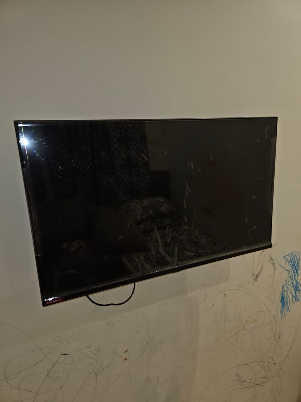 Jeddah, Household Items, SAR 550,  FOR SALE &ndash; ClassPro 32" 4K Smart TV + Wall Bracket