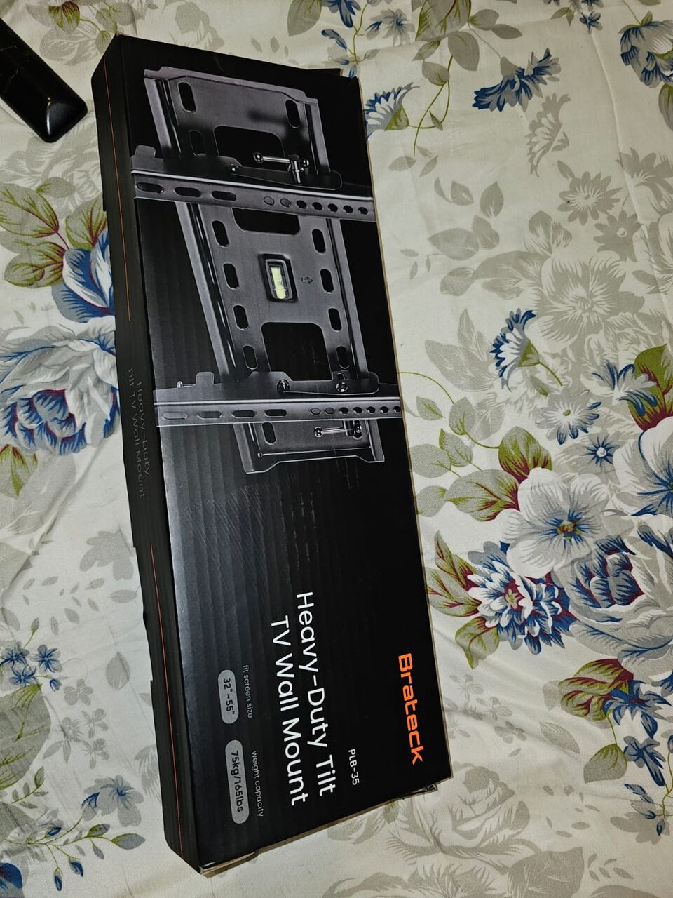 Jeddah, Household Items, SAR 550,  FOR SALE &ndash; ClassPro 32" 4K Smart TV + Wall Bracket