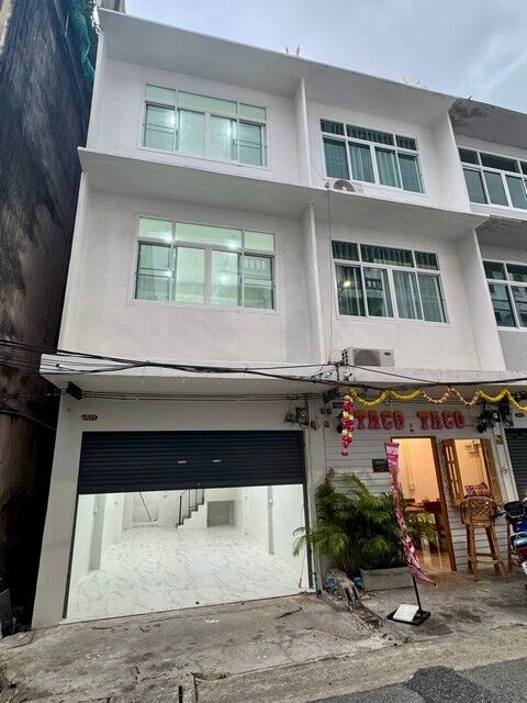 Bangkok, Villas, THB 50000,  1 Sq. Feet,  For Rent, 4-story Building With Rooftop, Soi Sathorn 11, Intersection 3, Completely