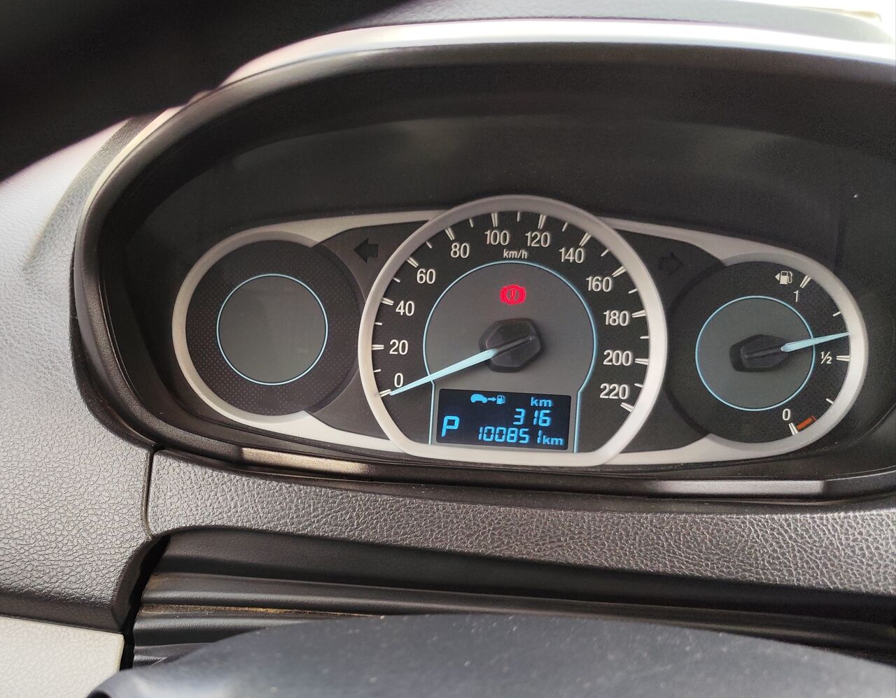 Riyadh, Vehicles, Cars & Trucks , SAR 22000,  FORD FIGO,  2016,  Automatic,  100850 KM,     (Silver) Excellent Condition