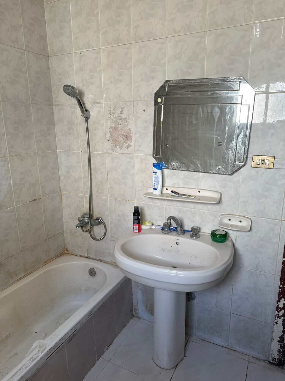 Al Rawdah, Rooms for Rent, SAR 850/month,  Furnished,  Furnished 1Seperate Bed Room , Shared Bath Room, Kitchen And Hall Available In 2BHK Flat