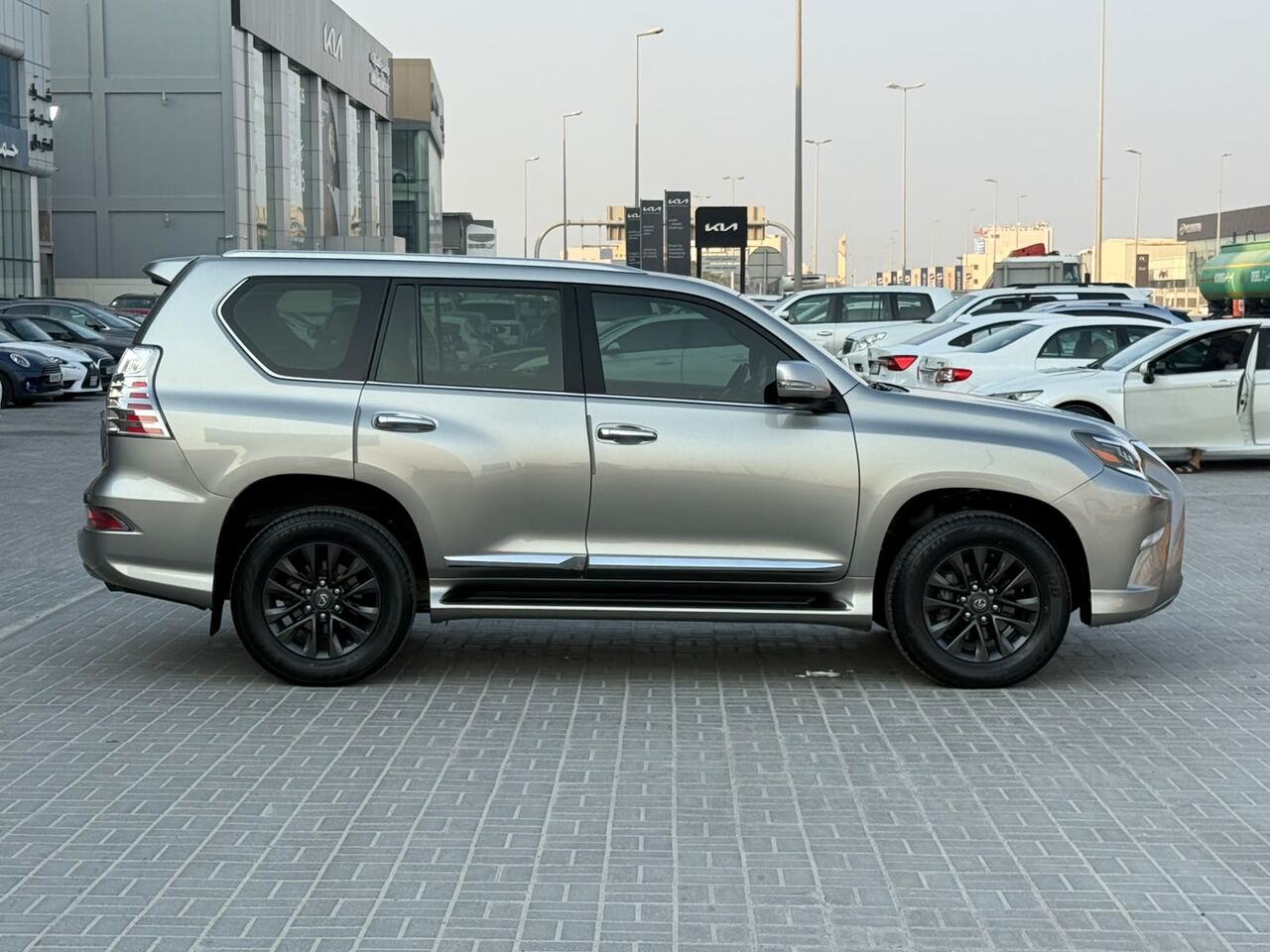 Manama, Vehicles, Cars & Trucks , BHD 18500,  Lexus GX-460,  2022,  Automatic,  118500 KM,   /  (Grey)