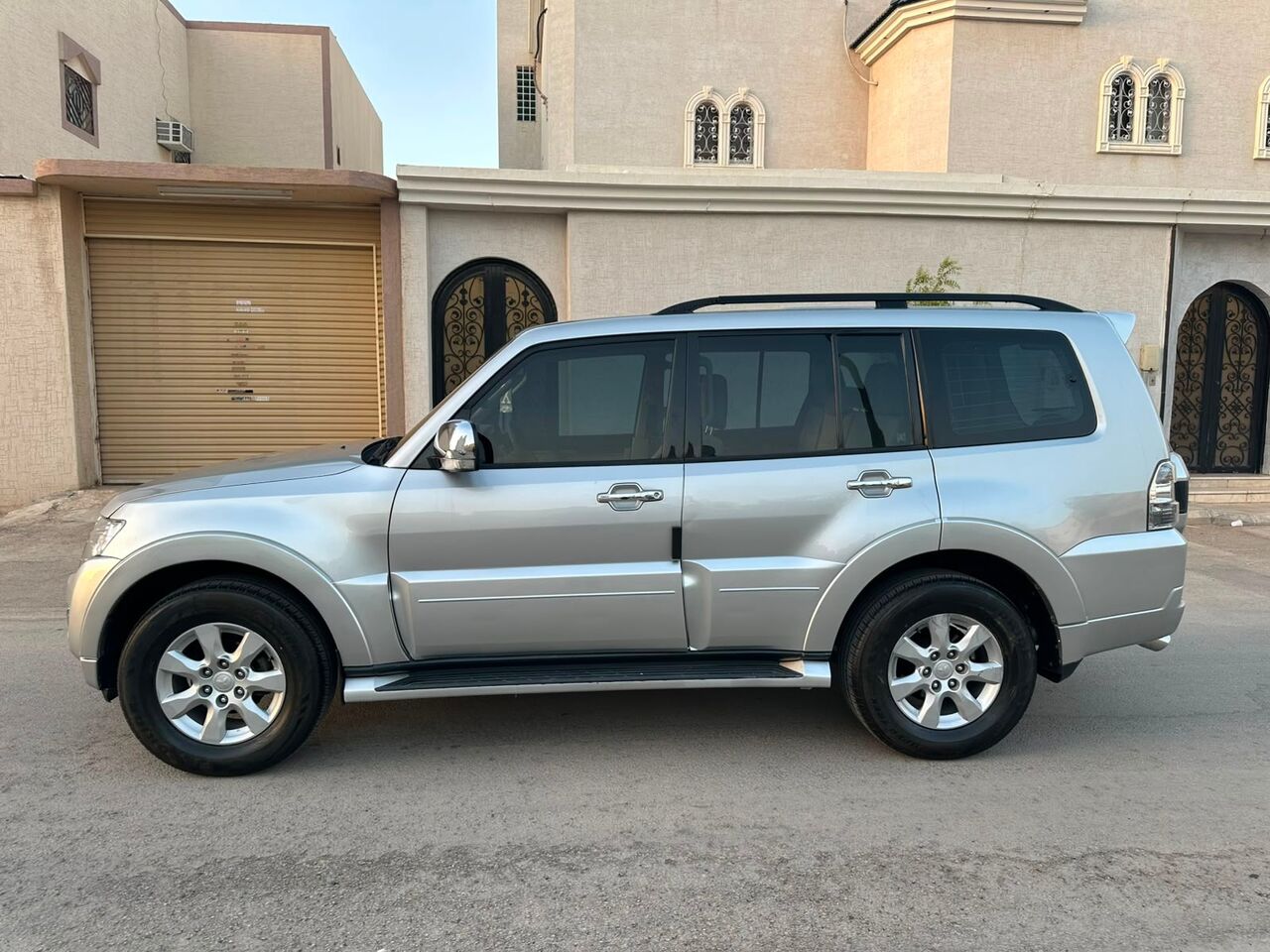 Riyadh, Vehicles, Cars & Trucks , SAR 75000,  Mitsubishi Pajero,  2022,  Automatic,  60000 KM,    | 3.5L V6 | 4WD | Silver | Beige Interior