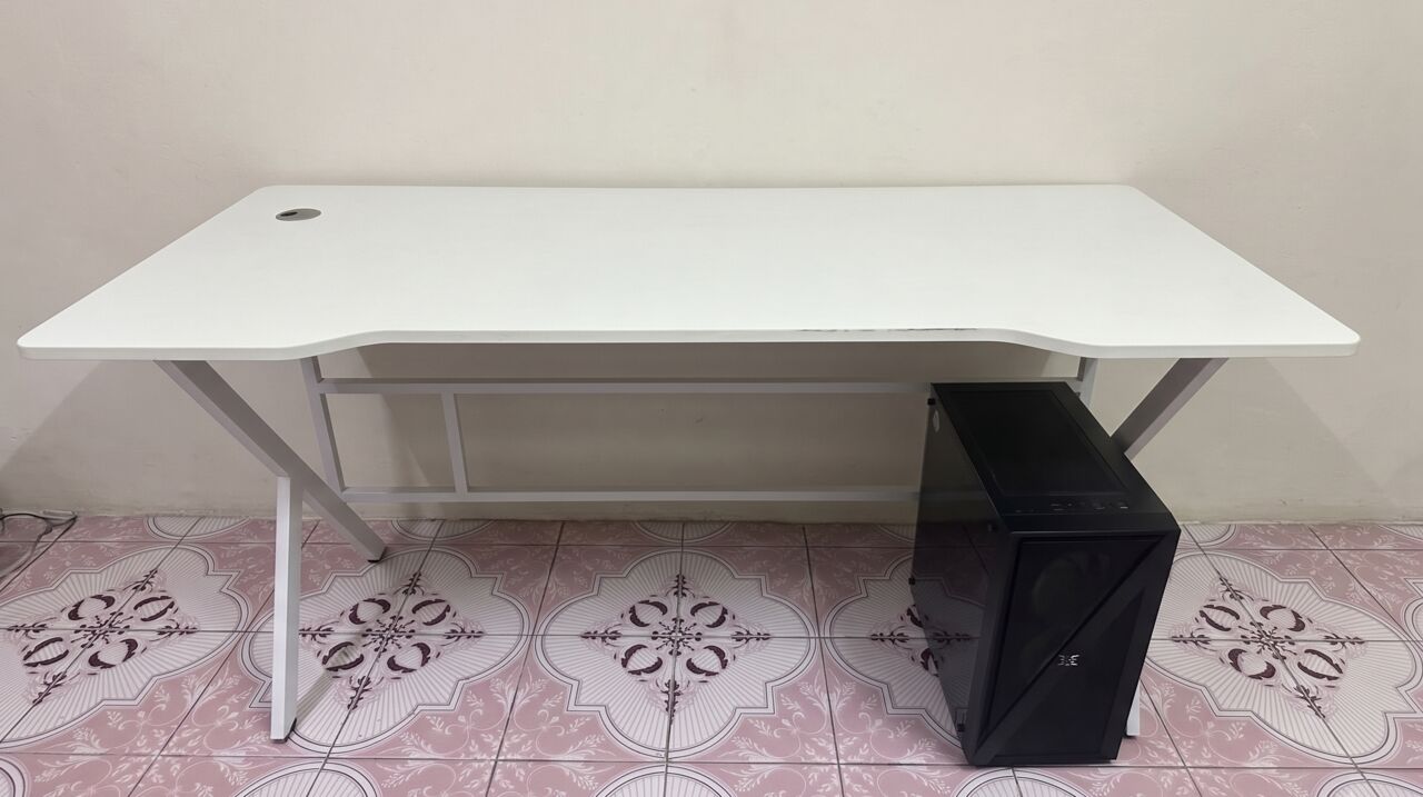 Jeddah, Furniture, SAR 180,  White Gaming Computer Desk 140x60 K-Leg Gaming & Study Desk