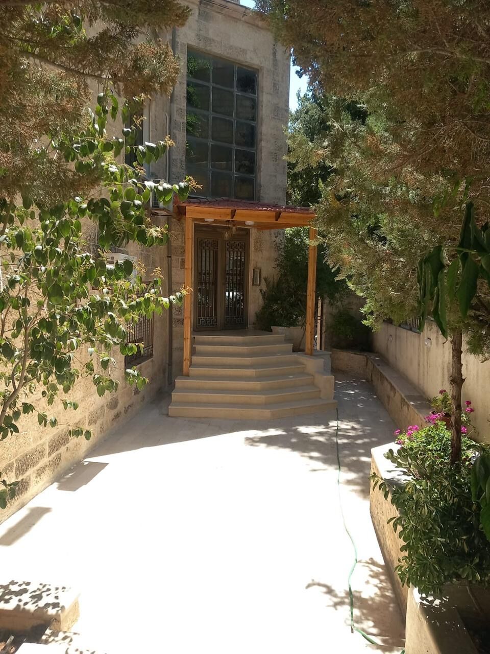 Abdoun, Apartments, Flats, Houses & Villas, JOD 500/month,  Furnished,  2 BR,  Bright And Cozy Two-bedroom Apartment In Abdoun