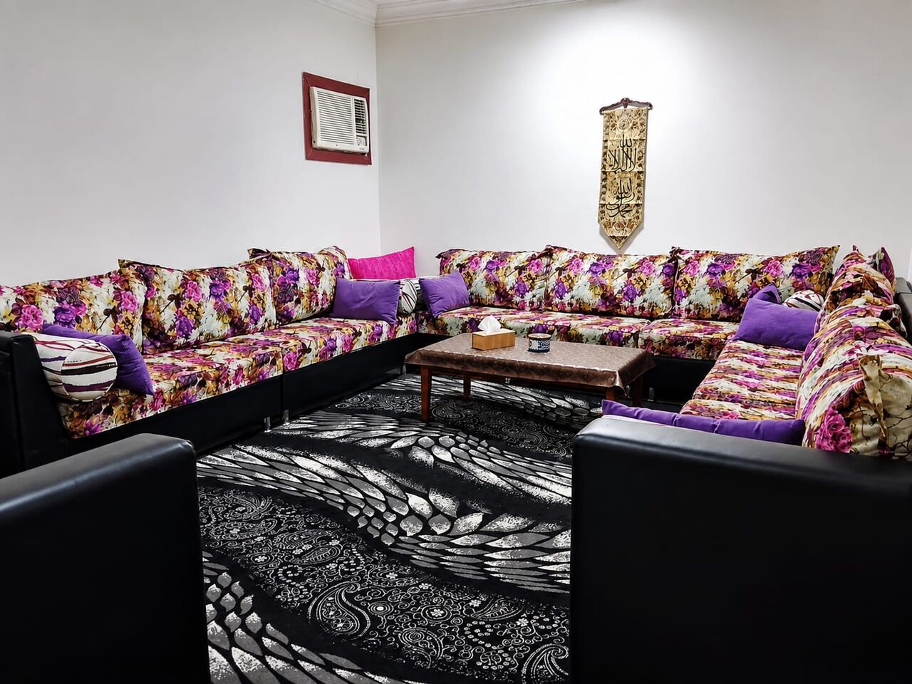 Riyadh, Furniture, SAR 800,  Sofa Set & Turkish Rugs