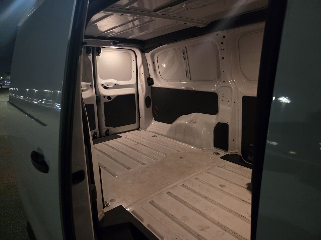 Dammam, Vehicles, Cars & Trucks , SAR 44000,  Peugeot Expert VIP L3 Trading Van Diesel,Model 2023,  2023,  Automatic,  66980 KM,
