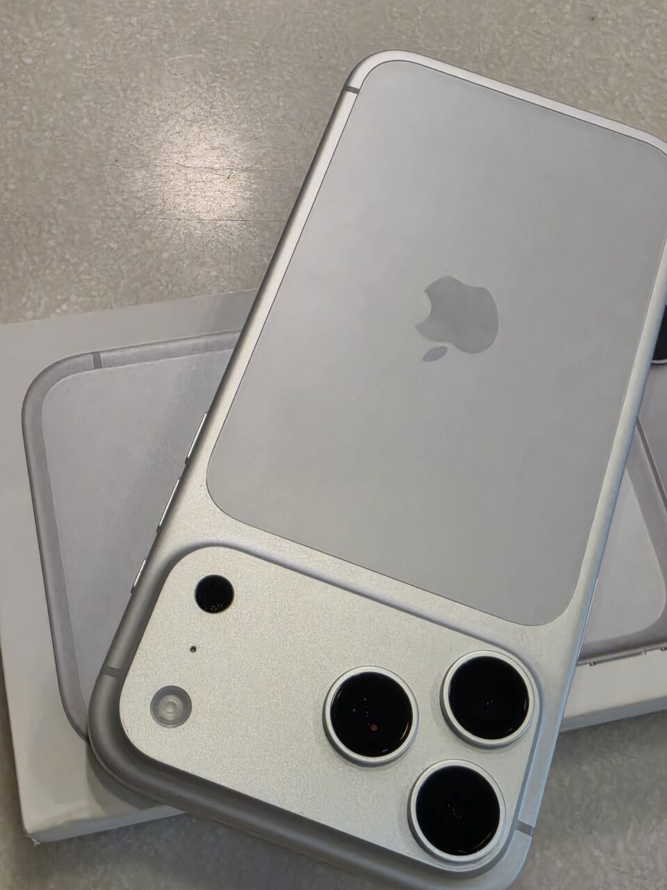 Dammam, Mobile Phones, SAR 5800,  IPhone 17 Pro Max 1tb