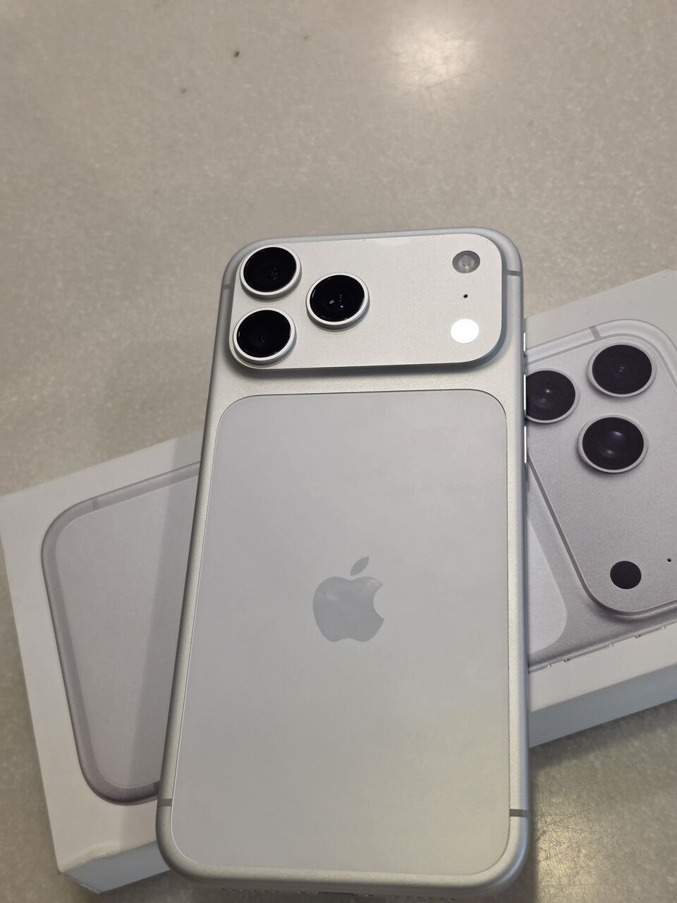 Dammam, Mobile Phones, SAR 5800,  IPhone 17 Pro Max 1tb