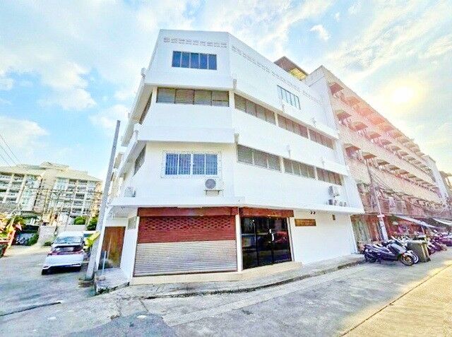 Bangkok, Villas, THB 44998,  33 Sq. Feet,  Corner Building, 4 Units, Narathiwat, 5 Bedrooms, Empire1.26 Km.  BTS St. Louis Makro