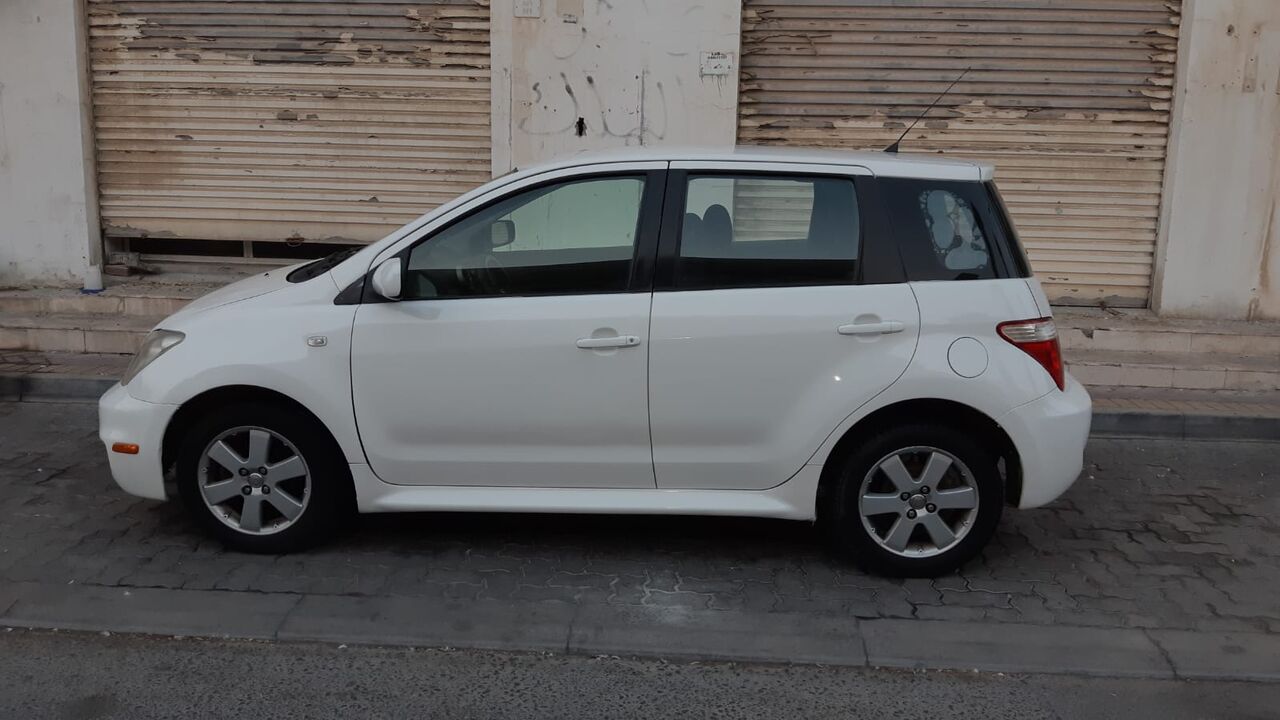 Muharraq, Vehicles, Cars & Trucks , BHD 1300,  Toyota XA,  2006,  Automatic,  300000 KM,  Urgent Sale Leaving Country