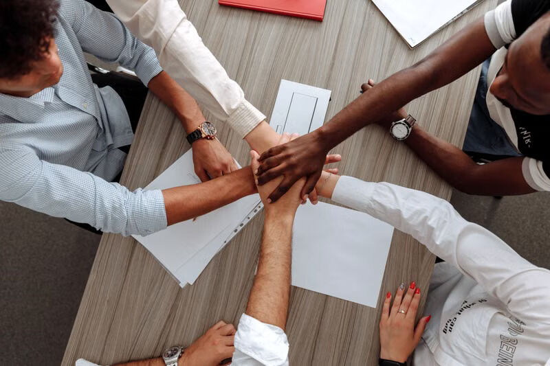 New York, Help, Build Connections With A Trusted Digital Gifting Community