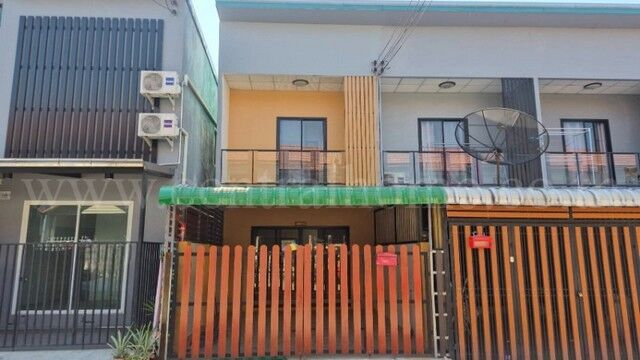 Bangkok, Real Estate For Sale, THB 1150000,  2 BR,  16 Sq. Feet,  Reduced Price Townhome Chatpailin Lat Lum Kaeo, Renovated, Ready To Move In, Cheap Price.
