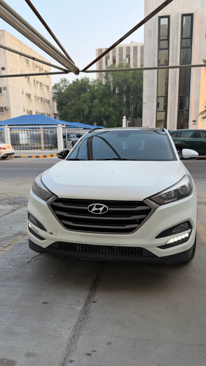 Khobar, Vehicles, Cars & Trucks , SAR 40000,  Hyundai Tucson,  2017,  Automatic,  275000 KM,    &ndash; Mid Option | 2.0L MPI |